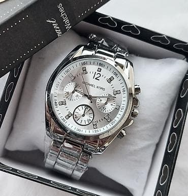 Fantastičan Michael Kors u srebrnoj boji, sa brojčanikom prečnika 44 na lalafo.rs Fantastičan Michael Kors u srebrnoj boji, sa brojčanikom prečnika 44