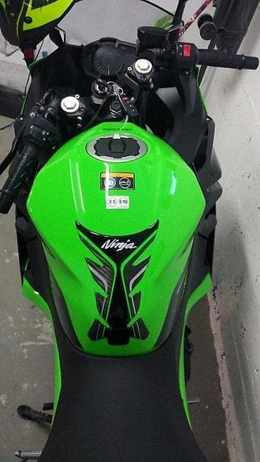 KAWASAKI NINJA CARBON - tank pad - 759 📌 Opis: Samolepljivi protektor at lalafo.rs — 3 KAWASAKI NINJA CARBON - tank pad - 759 📌 Opis: Samolepljivi protektor — 3