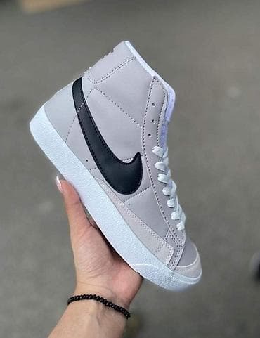 Broj 36-40
Cena 3500 din na lalafo.rs — 4 Broj 36-40
Cena 3500 din — 4