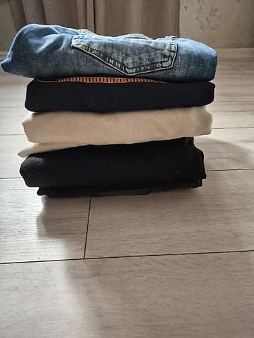 Muški paket odeće – 2 dukserice, 2 majice i 2 farmerke Sadržaj na lalafo.rs Muški paket odeće – 2 dukserice, 2 majice i 2 farmerke Sadržaj