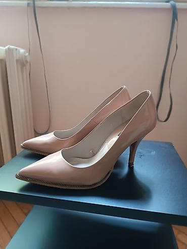 Prodajem salonke Zara, broj 39, cipele su nošene par puta sa tragovima na lalafo.rs Prodajem salonke Zara, broj 39, cipele su nošene par puta sa tragovima