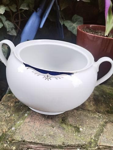 Porcelanska činija za serviranje sa dve ručke - Dimenzije: visina 16 na lalafo.rs Porcelanska činija za serviranje sa dve ručke - Dimenzije: visina 16