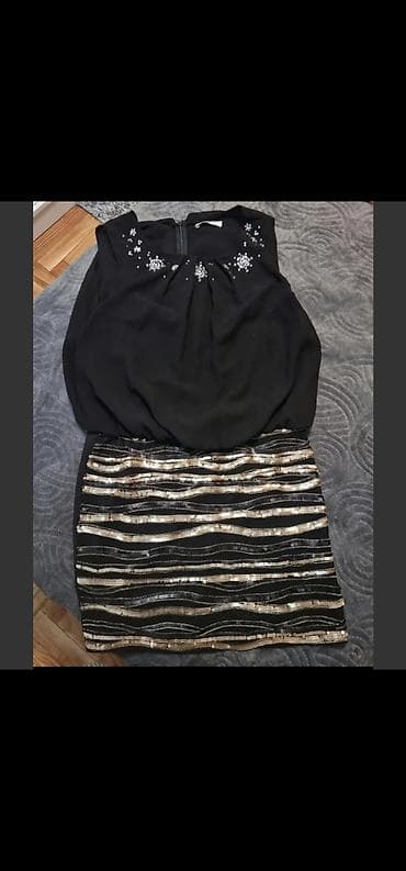 Odgovara i M i L vel. Elegantna crna haljina bez rukava, idealna za na lalafo.rs Odgovara i M i L vel. Elegantna crna haljina bez rukava, idealna za