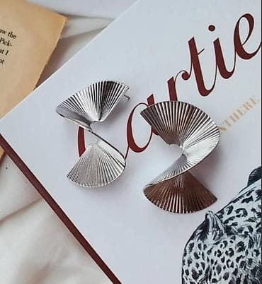 ✨ Uvrnute mindjuse u obliku lepeze predstavljaju dinamican dizajn koji na lalafo.rs ✨ Uvrnute mindjuse u obliku lepeze predstavljaju dinamican dizajn koji