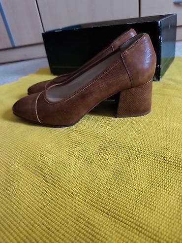 Ženske salonke – braon - Klasičan model sa zaobljenim izrezom i blago na lalafo.rs — 4 Ženske salonke – braon - Klasičan model sa zaobljenim izrezom i blago — 4