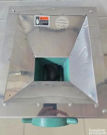 Industrijska električna mašina za mlevenje mesa – stojeća, na čeličnom na lalafo.rs — 4 Industrijska električna mašina za mlevenje mesa – stojeća, na čeličnom — 4