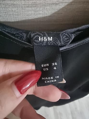 H&M crna slip haljina - Model: slip/špagete bretelice, V-izrez - na lalafo.rs — 2 H&M crna slip haljina - Model: slip/špagete bretelice, V-izrez - — 2