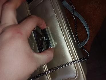 Ženska torbica preko ramena – zlatna - Materijal: veštačka koža sa at lalafo.rs — 4 Ženska torbica preko ramena – zlatna - Materijal: veštačka koža sa — 4