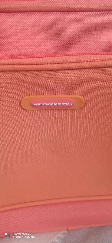 Other: Beneton rucna torba ili mini kofercic dimenzije 35x27 visina 18cm at lalafo.rs — 4 Other: Beneton rucna torba ili mini kofercic dimenzije 35x27 visina 18cm — 4