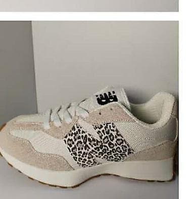 Ženske patike New Balance – moderan lifestyle model sa platformom. - na lalafo.rs — 9 Ženske patike New Balance – moderan lifestyle model sa platformom. - — 9