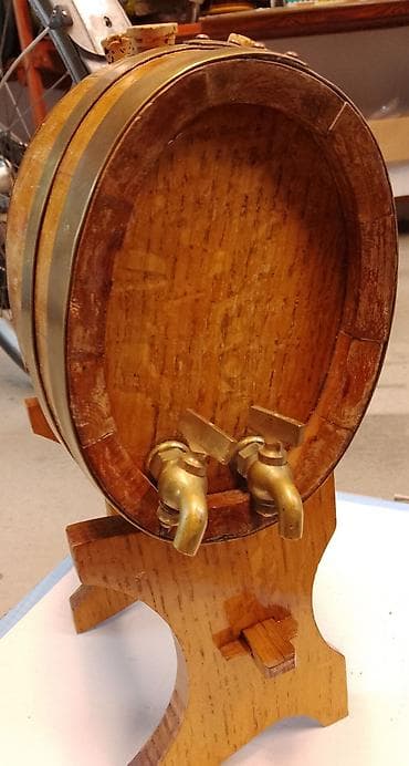 Other garden items: Drvena bačvica na postolju sa dva bakarna slavina - Materijal: puno at lalafo.rs — 6 Other garden items: Drvena bačvica na postolju sa dva bakarna slavina - Materijal: puno — 6