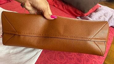 Torba original Guess kratko nošena sa dva lica širina 31 visina 21cm na lalafo.rs — 4 Torba original Guess kratko nošena sa dva lica širina 31 visina 21cm — 4