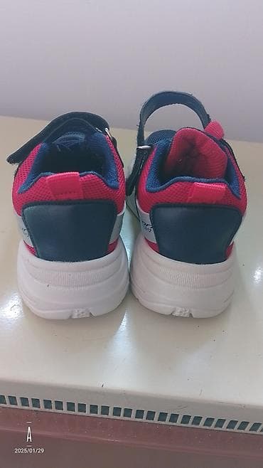 Патикe за дечака.Бр.26.Без оштећења.Као нове.Стање као на сликама.Цена na lalafo.rs — 3 Патикe за дечака.Бр.26.Без оштећења.Као нове.Стање као на сликама.Цена — 3