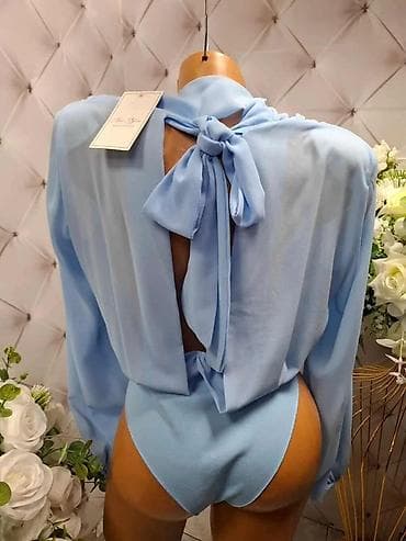 Elegantna ženska kombinacija: svetloplavi bodi i tamnoplave pantalone na lalafo.rs — 4 Elegantna ženska kombinacija: svetloplavi bodi i tamnoplave pantalone — 4