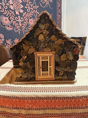 Ureznice: Ručno rađena maketa kamene kućice sa dvorištem - Detaljna maketa kuće na lalafo.rs — 7 Ureznice: Ručno rađena maketa kamene kućice sa dvorištem - Detaljna maketa kuće — 7