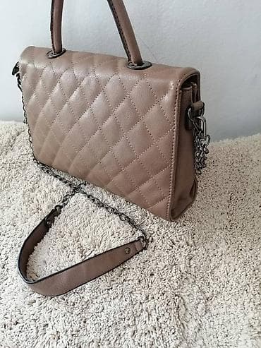 Bez tasna srednje velicine. Vrlo lepa zenska tasna stepana na rombove na lalafo.rs — 2 Bez tasna srednje velicine. Vrlo lepa zenska tasna stepana na rombove — 2