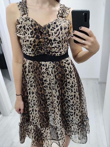 Predivna, leprsava svecana haljina Veličina M, moze i manji L na lalafo.rs — 4 Predivna, leprsava svecana haljina Veličina M, moze i manji L — 4