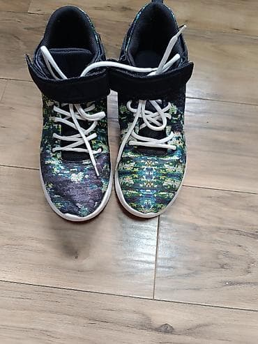 Reebok patike sa šarenim printom i kaišem na čičak - Model: visoke na lalafo.rs — 3 Reebok patike sa šarenim printom i kaišem na čičak - Model: visoke — 3