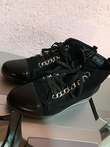 Elegantne patike cipele na manju plutu, crne boje sa zlatnim na lalafo.rs — 6 Elegantne patike cipele na manju plutu, crne boje sa zlatnim — 6