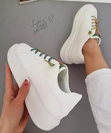 Bele ženske patike sa platformom. Ove patike imaju pertle u duginim na lalafo.rs — 3 Bele ženske patike sa platformom. Ove patike imaju pertle u duginim — 3