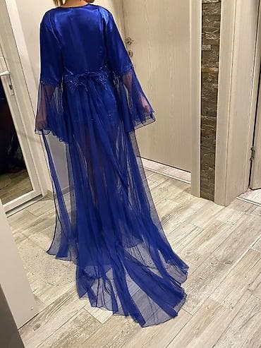 Elegantan ženski set koji se sastoji od duge spavaćice i ogrtača u na lalafo.rs — 3 Elegantan ženski set koji se sastoji od duge spavaćice i ogrtača u — 3