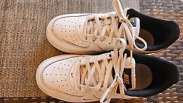 Nike patike broj 35
nove, obuvene jednom na lalafo.rs — 2 Nike patike broj 35
nove, obuvene jednom — 2