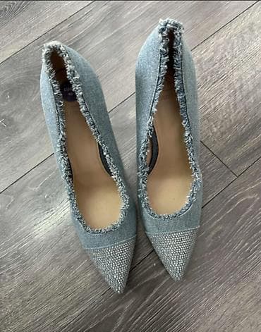 Oksfordice: Atraktivne Guess original cipele, jednom nošene, veličine 40. Visina na lalafo.rs — 7 Oksfordice: Atraktivne Guess original cipele, jednom nošene, veličine 40. Visina — 7