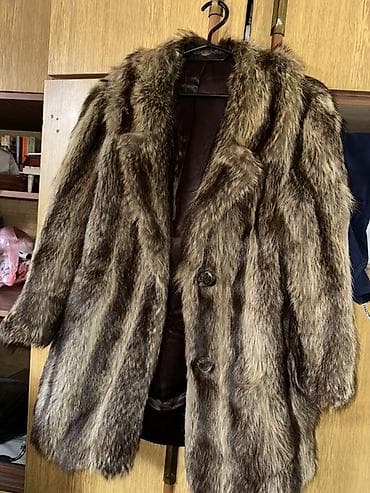 Jackets, Coats, Vests: Prodajem bundu od pravog krzna rakuna. Veličina 38 at lalafo.rs — 1 Jackets, Coats, Vests: Prodajem bundu od pravog krzna rakuna. Veličina 38 — 1