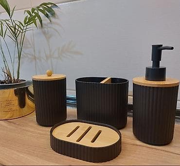 Set galanterije za kupatilo.Crna /bambus kombinacija koju čine dozer na lalafo.rs — 1 Set galanterije za kupatilo.Crna /bambus kombinacija koju čine dozer — 1