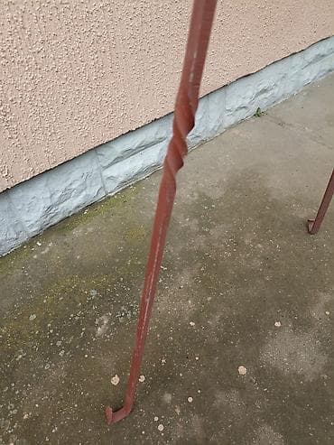 Tronožac za kotlić sa slike, visine 110 cm,nogare 10 mm x 15 mm puno na lalafo.rs — 2 Tronožac za kotlić sa slike, visine 110 cm,nogare 10 mm x 15 mm puno — 2