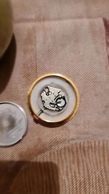 Dekorativni stoni sat u obliku jabuke od prirodnog oniksa - na lalafo.rs — 7 Dekorativni stoni sat u obliku jabuke od prirodnog oniksa - — 7