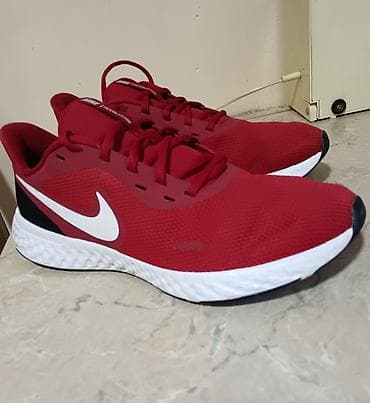 bershka sorcevi muski: Nike Revolution – muške patike za trčanje, 46 - Boja: crvena sa belim at lalafo.rs — 1 bershka sorcevi muski: Nike Revolution – muške patike za trčanje, 46 - Boja: crvena sa belim — 1