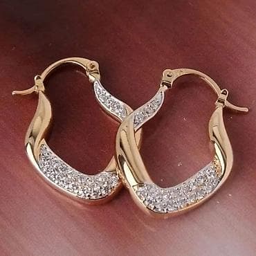 Elegantne ženske minđuše – talasasti ovalni obruči sa svetlucavim na lalafo.rs — 2 Elegantne ženske minđuše – talasasti ovalni obruči sa svetlucavim — 2