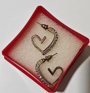 Personal Items: Zlatno-tonirane minđuše u obliku srca sa cirkonima - Dizajn at lalafo.rs — 1 Personal Items: Zlatno-tonirane minđuše u obliku srca sa cirkonima - Dizajn — 1