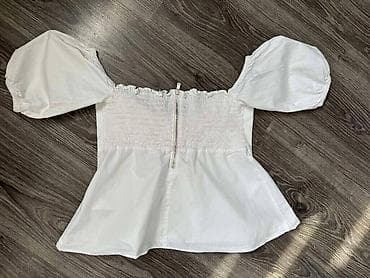 GUESS original top, M veličine. Ima dve neupadljive svetlo žute na lalafo.rs — 2 GUESS original top, M veličine. Ima dve neupadljive svetlo žute — 2