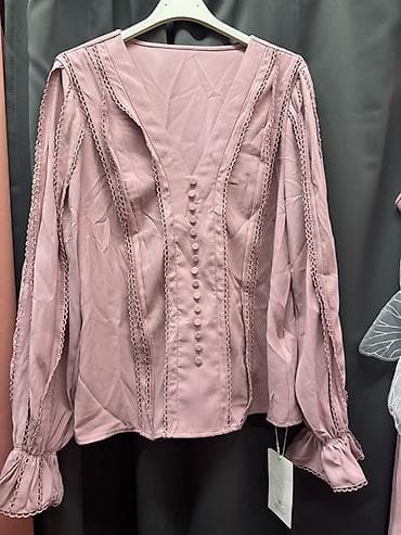 Romantična roze bluza sa dugmadima - Model: ženska bluza u na lalafo.rs — 1 Romantična roze bluza sa dugmadima - Model: ženska bluza u — 1