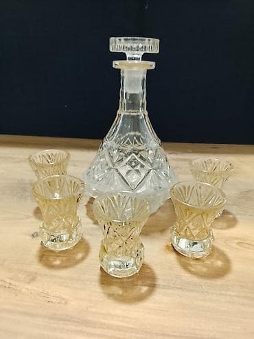Set za rakiju/liker – kristalna karafa sa 5 čašica - Materijal na lalafo.rs Set za rakiju/liker – kristalna karafa sa 5 čašica - Materijal