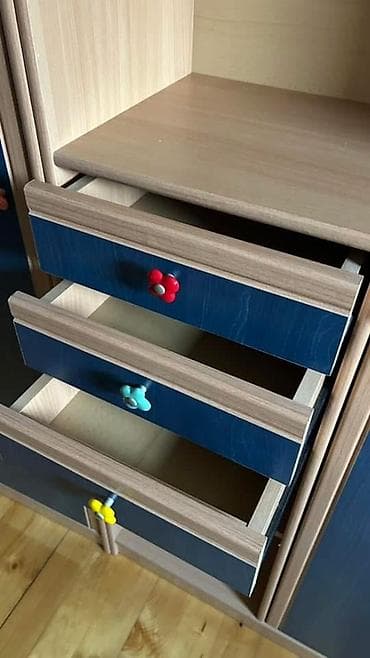 Dečiji sobni set – plakari i radni sto - Materijal: oplemenjena na lalafo.rs — 7 Dečiji sobni set – plakari i radni sto - Materijal: oplemenjena — 7