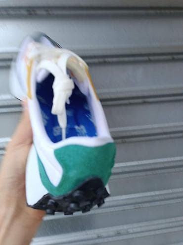 Broj 40-44
Cena 3900 din at lalafo.rs — 4 Broj 40-44
Cena 3900 din — 4