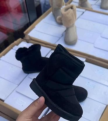 Dečje zimske čizmice . Cena 2500 din na lalafo.rs — 9 Dečje zimske čizmice . Cena 2500 din — 9