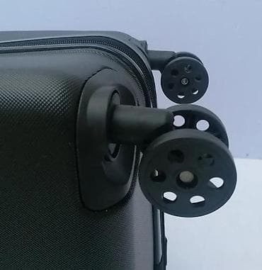 Travel suitcases and bags: Tvrdi kofer za putovanja sa 360° točkićima i mogućnošću proširenja at lalafo.rs — 3 Travel suitcases and bags: Tvrdi kofer za putovanja sa 360° točkićima i mogućnošću proširenja — 3