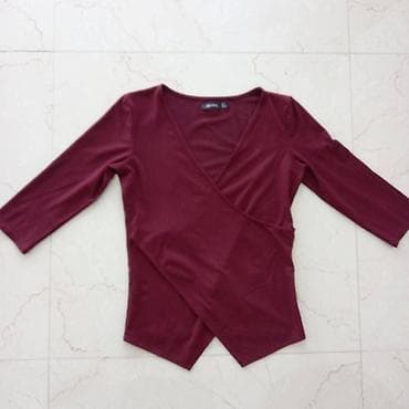 Nova Bershka burgundi bodi-majica/ bluza - S. Interesantnog kroja, na na lalafo.rs — 1 Nova Bershka burgundi bodi-majica/ bluza - S. Interesantnog kroja, na — 1
