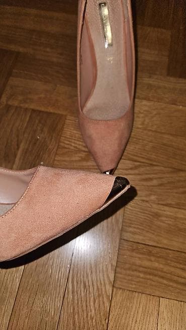 Prelepe salonke u broju 37. Par puta obuvene, omašen broj. Naznačena na lalafo.rs — 3 Prelepe salonke u broju 37. Par puta obuvene, omašen broj. Naznačena — 3