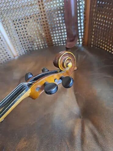 Guitars: Violina sa gudalo u dobrom stanju sa manjim tragovima koriscenja, sve at lalafo.rs — 4 Guitars: Violina sa gudalo u dobrom stanju sa manjim tragovima koriscenja, sve — 4