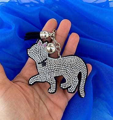 Privjesak/ukras za ključeve – mačka od kristalnih rhinestone kamenčića na lalafo.rs Privjesak/ukras za ključeve – mačka od kristalnih rhinestone kamenčića