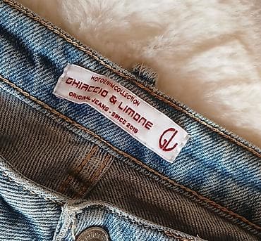 pantalone butiku ali: Svetloplave farmerke marke Ghiaccio & Limone sa ukrasnim rupama i na lalafo.rs — 3 pantalone butiku ali: Svetloplave farmerke marke Ghiaccio & Limone sa ukrasnim rupama i — 3