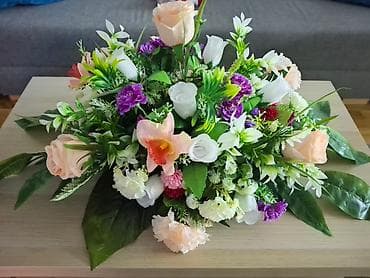 Dekorativni cvetni aranžman za sto - Raskošan, nisko postavljen na lalafo.rs — 1 Dekorativni cvetni aranžman za sto - Raskošan, nisko postavljen — 1