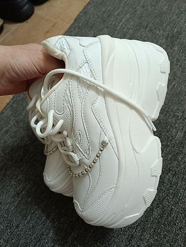 Beli ženske patike,debeli đon . original " bershka" na lalafo.rs — 6 Beli ženske patike,debeli đon . original " bershka" — 6