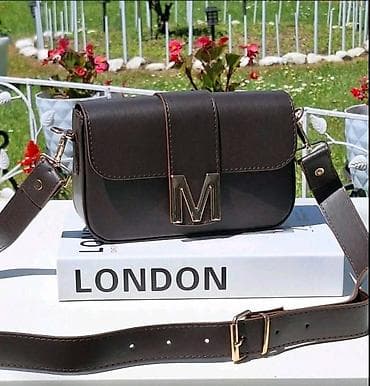 eko koza sa: Ženska crossbody torba sa metalnim slovom “M” - Model: pravougla na lalafo.rs — 1 eko koza sa: Ženska crossbody torba sa metalnim slovom “M” - Model: pravougla — 1