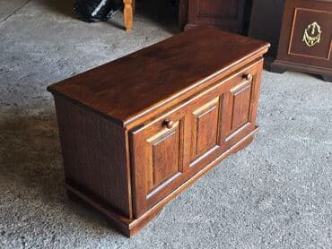 Dressers: Drvena komoda/ormarić za dnevnu sobu ili hodnik - Materijal: puno at lalafo.rs — 2 Dressers: Drvena komoda/ormarić za dnevnu sobu ili hodnik - Materijal: puno — 2